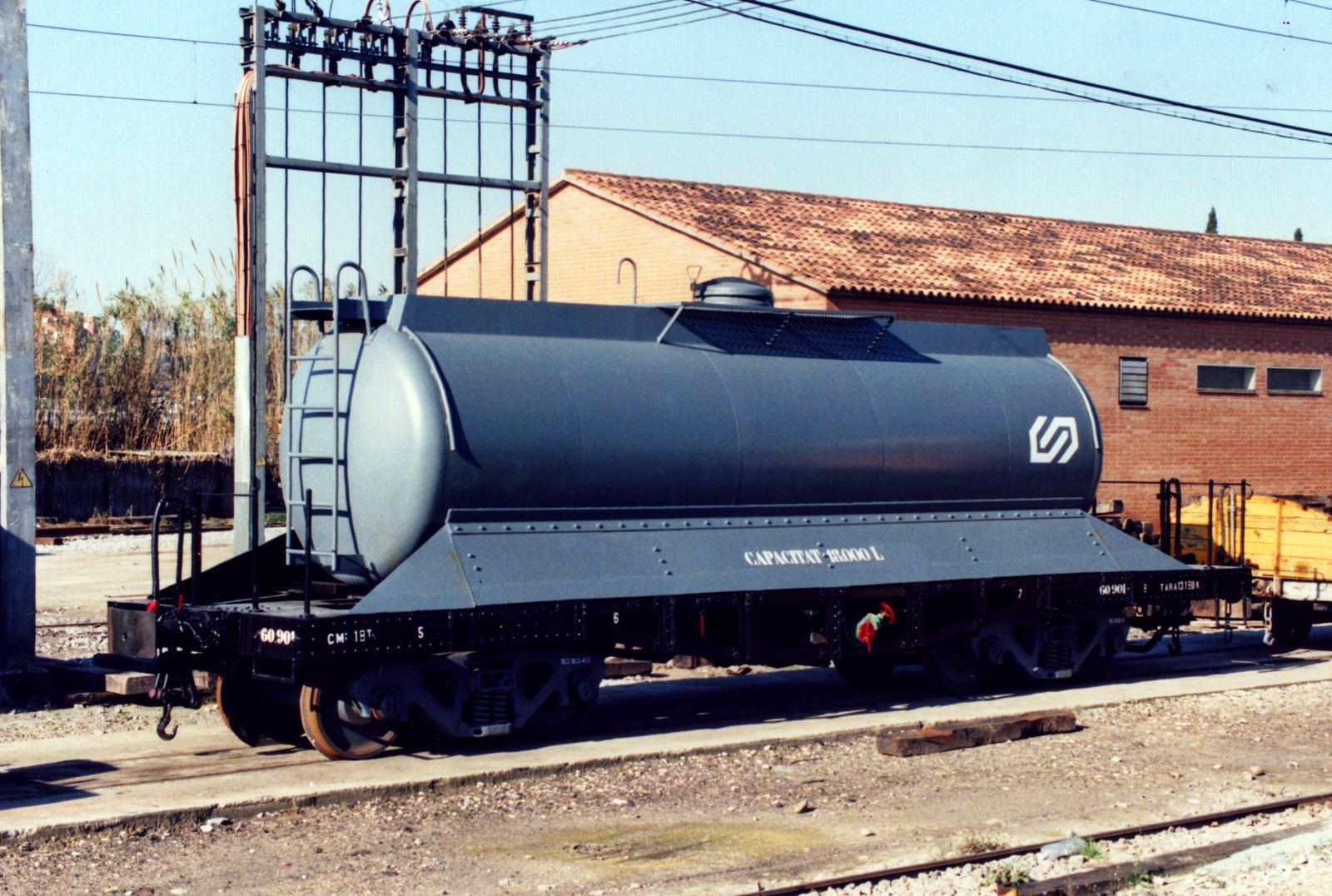Rail tank wagon used for cross-border fuel transport