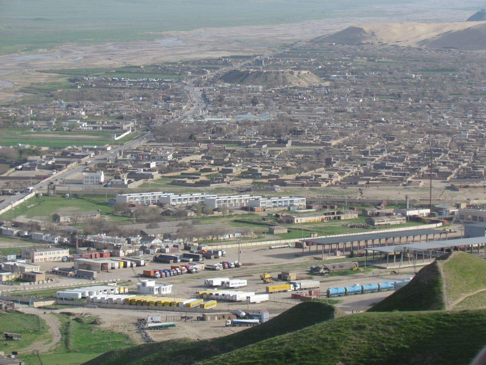 Aerial view of the Torghundi border rail terminal